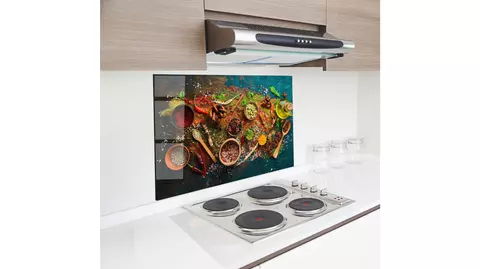 Reteta (P) Panouri sticlă bucătărie: soluția practică pentru protecția pereților în zona de gătit