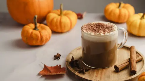 Reteta Pumpkin Spice Latte. Rețeta perfectă pentru zilele răcoroase de toamnă