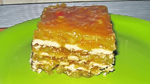 Tort de biscuiţi cu mere 