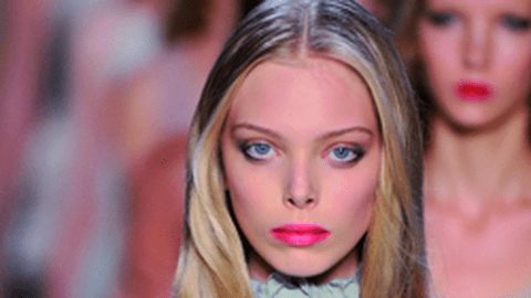 Tendinte make-up: Buze contrastante