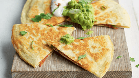 Lipii cu salam picant și guacamole