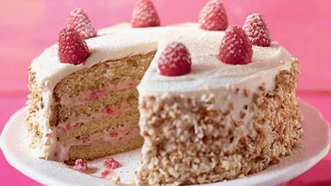 Tort de zmeură cu ciocolată albă