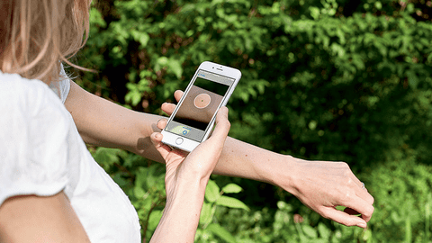 Prima aplicație anticancer pe telefonul mobil, inventată de doi români