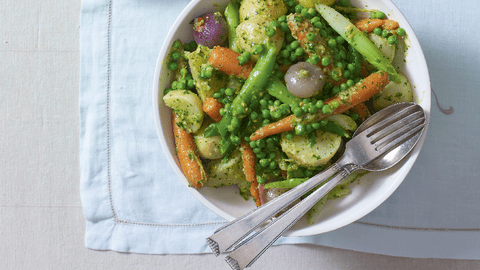 Legume de primăvară și pesto cu pătrunjel