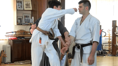 Karate pentru copii. Episodul 2: Apărare la o prindere de rever
