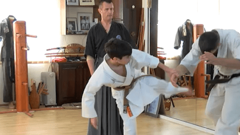 Karate pentru copii. Episodul 1: Apărare la o prindere de mână