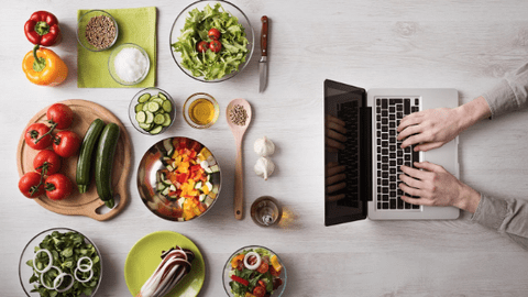 (P) Vrei să îți deschizi un blog de gătit? Iată ce NU trebuie să îți lipsească!