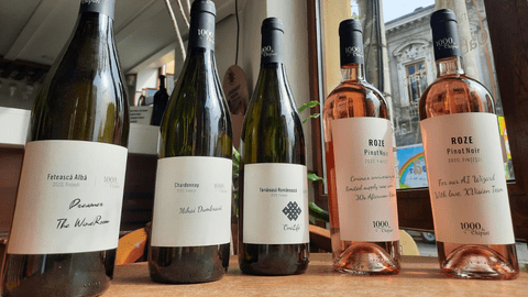 (P) „Vinul tău din via ta”: Chardonnay 2021 de la Crama „1000 de Chipuri” / De ce să cumperi doar o sticlă, când poți avea tot butașul?