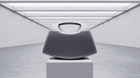 Premieră mondială la Art Safari - o piesă de excepție: Balenciaga I Bang & Olufsen Speaker Bag