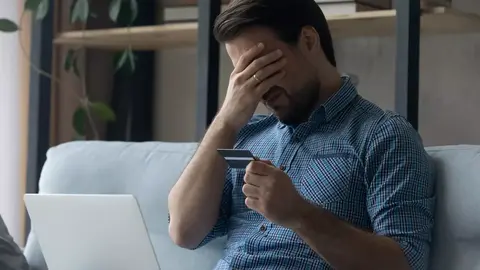 Cinci lucruri pe care să le faci ca să nu fii escrocat pe internet. 60% din banii furați aparțin victimelor înșelate cu oferte de „investiții profitabile”