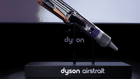 Dyson Airstrait a dat tonul inovației la Paris Fashion Week 2024