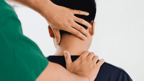 Trei afecțiuni ale coloanei care pot fi remediate cu masajul terapeutic