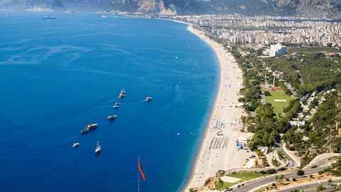 Cum a devenit Turcia una dintre destinațiile populare pentru vacanțele de vară?
