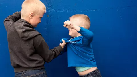 De ce este atat de agresiv?