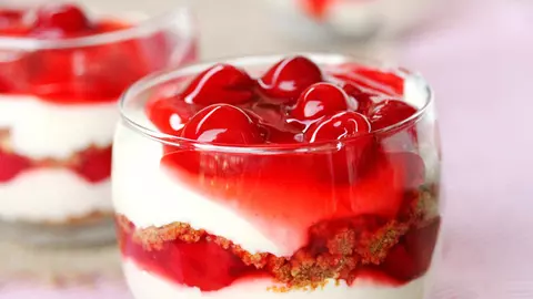 Desert cu mascarpone si cirese