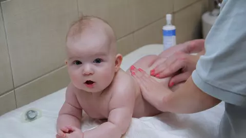 Masaj pentru bebeluși