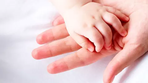 Cum tai unghiile bebeluşului