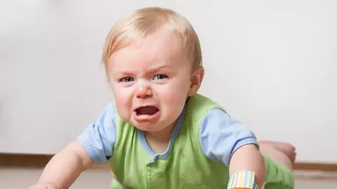 De ce îl doare urechea?