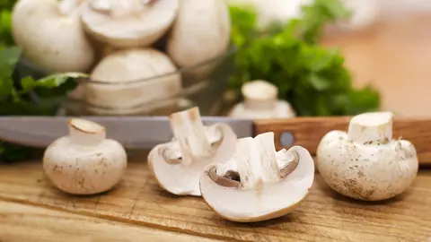 Ciupercile țin cancerul la distanță