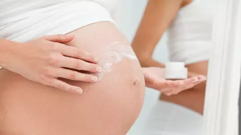 6 metode simple care îţi garantează că nu faci vergeturi în timpul sarcinii