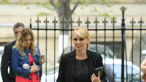 Catrinel Sandu, ce mămică sexy! Blonda a furat privirile la botezul fetiței ei!