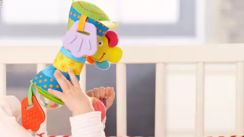 5 lucruri de care bebeluşul are nevoie în primele luni de viață și 5 de care nu 