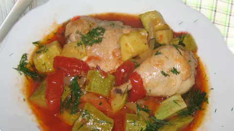 Carne de pui cu dovlecei (de la 4 ani )