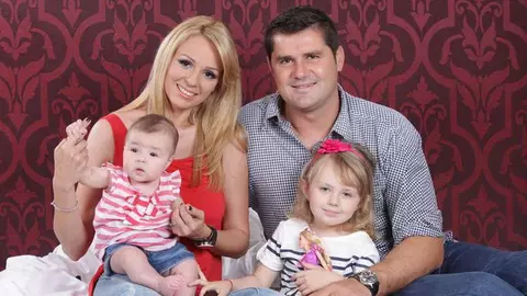 Catrinel Sandu și Gabriel Trifu, părinți fericiți! Ce mândrețe de fetițe au!