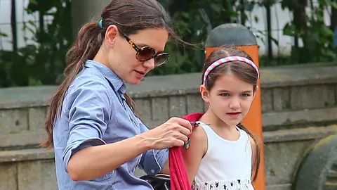 Are doar 7 ani, dar va câștiga milioane! Fiica lui Tom Cruise, plătită cu 2,3 milioane de dolari pentru a-şi lansa propria linie vestimentară