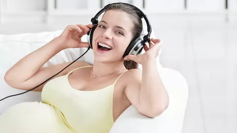 De ce e bine să-i cânți bebelușului