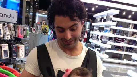 Fetiţa lui Pepe a rostit primele cuvinte! Iată cât timp petrece cântăreţul cu cea mică!