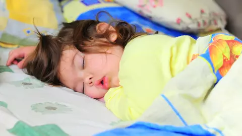 Cum să-l faci să doarmă singur