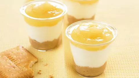 Măr cu iaurt şi biscuit (de la 12 luni)