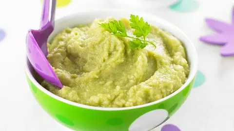 Piure de piept de pui, cartofi şi avocado (de la 12 luni)