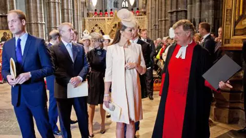 Însărcinată în opt luni, Ducesa Kate arată superb