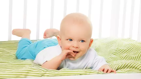 Erupția dentară: cum îngrijești primii dințișori