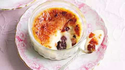 Cremă de vanilie cu sos de fructe