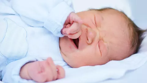 Râuri de lacrimi… De ce plânge bebe?