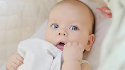 De ce i se umflă pleoapele?