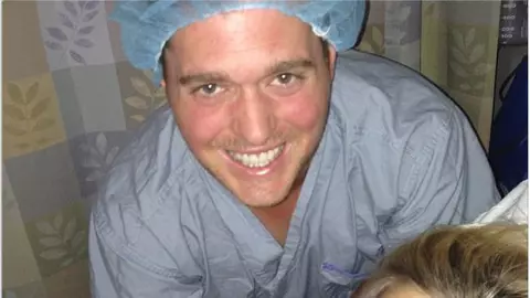 Michael Bublé e tătic!