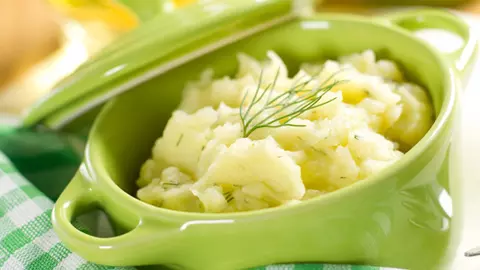 Piure de conopidă, broccoli şi somon 