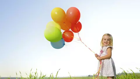 Copii bine-crescuţi şi darnici: învaţă-i regulile amabilităţii