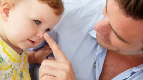 Bebe are nasul înfundat: cum îl desfunzi?