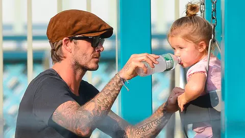 Uite ce tătic grijuliu e David Beckham