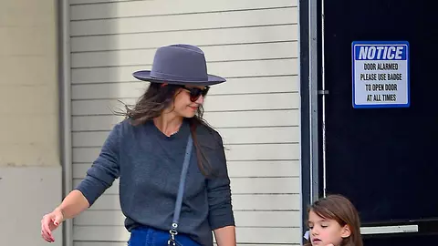 Katie Holmes zâmbește din nou. Uite de ce!