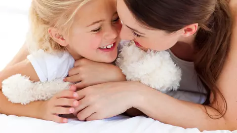 Mamă şi fiică: „cea mică“ s-a făcut mare. Ştii ce te aşteaptă?