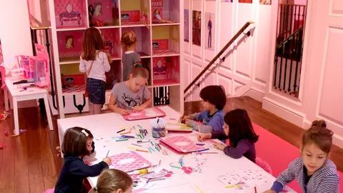 Barbie Bar deschis la Paris