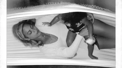 Beyoncé - noi imagini cu Blue Ivy