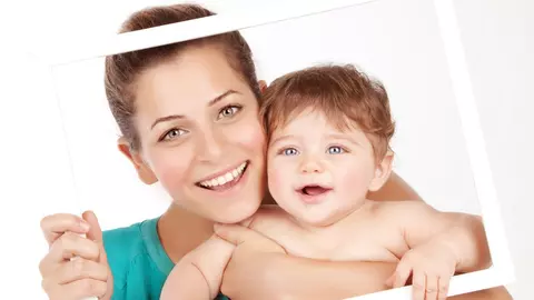 Cu cine seamănă bebelușul?