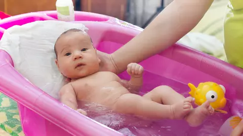 Cum poţi evita riscul să opăreşti bebeluşul